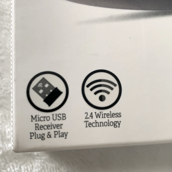 Brand new mouse, color black,2AAA battery needed, battery’s not included. - Picture 7 of 8